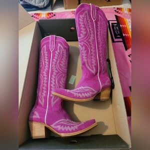 Pink ariat casonova boots